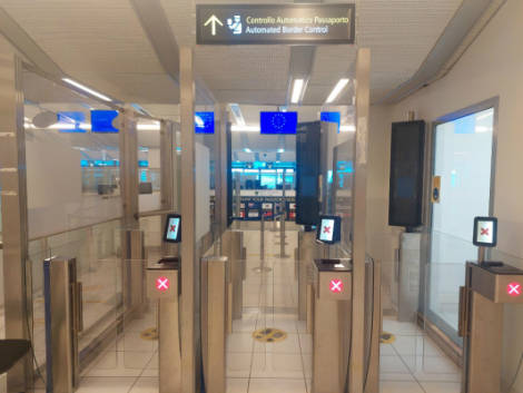 Aeroporti del Nord-Est: gli e-gate adeguati anche per la carta d'identità elettronica