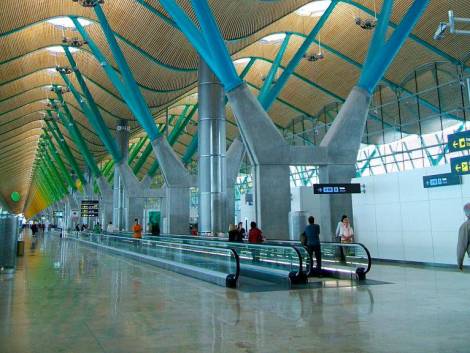 Via agli scioperi all’aeroporto di Madrid: mille voli cancellati