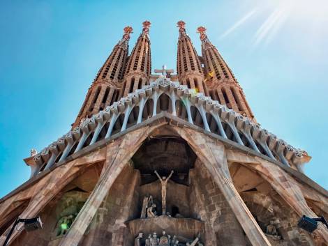 Spagna: la Sagrada Familia potrebbe riaprire nel 2026