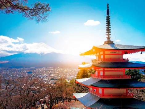 Una città giapponese sta studiando una barriera per impedire la ‘vista’ sul monte Fuji.