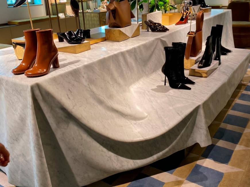 Tavoli in marmo drappeggiato
