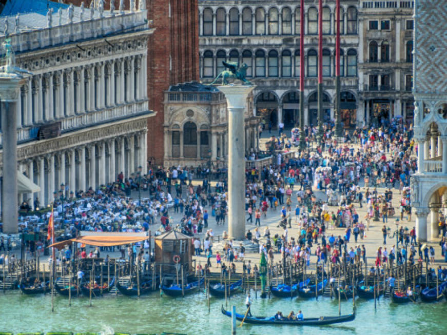 Venezia, il sindaco chiarisce: “Il ticket è necessario per preservare la città”