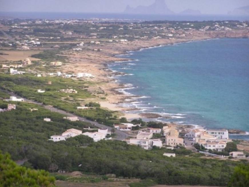 Formentera: le autorità locali chiedono una tassa sulle auto dei turisti