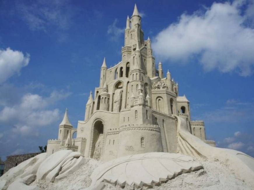 Dormire in un castello di sabbia: la proposta di Booking.com