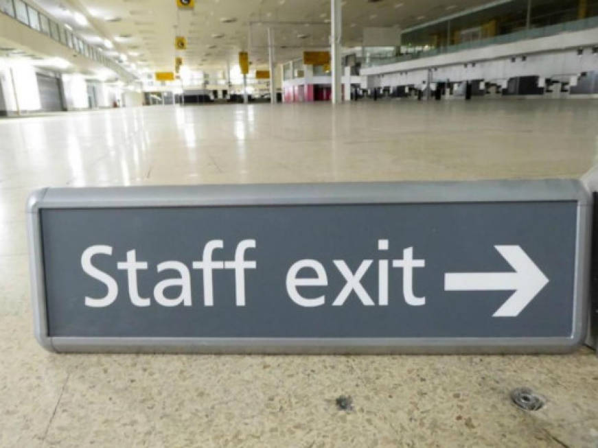 Il Terminal 1 di Heathrow va all’asta: in vendita cartelli, nastri bagagli e arredi