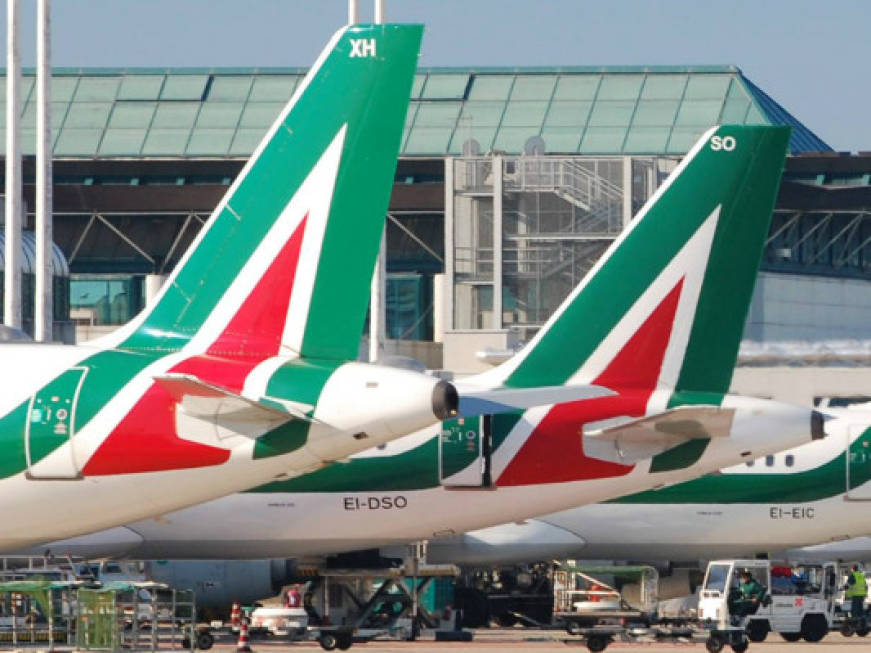 Alitalia, partono i tagli dei commissari: al via la cassa integrazione