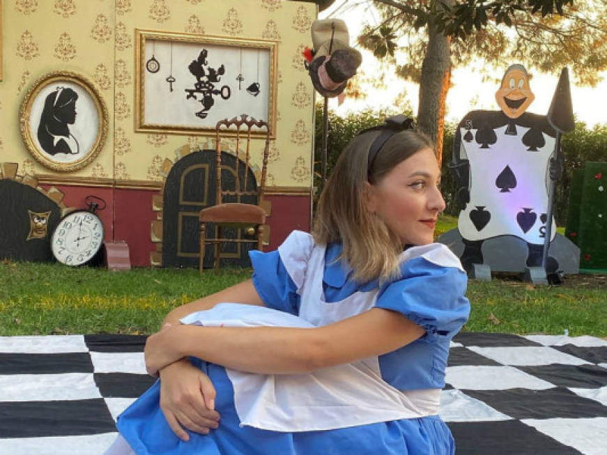 Il Carnevale di Sicilia Outlet Village tra Alice in Wonderland e saldi