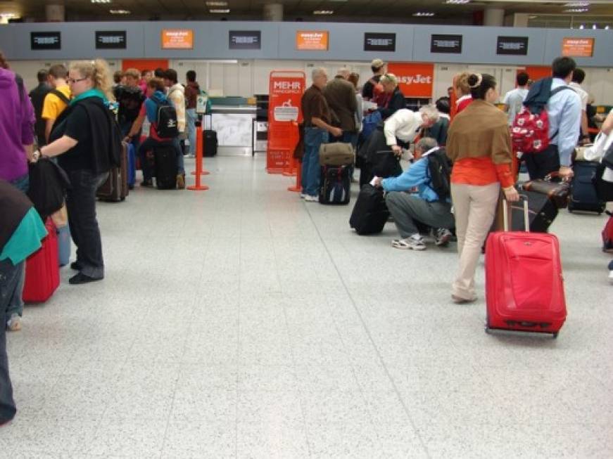 easyJet chiude i check-in negli aeroporti, al via fase sperimentale