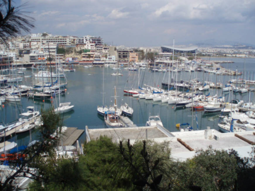 Grecia, trasporti in vendita: i cinesi pronti a mettere le mani sul porto del Pireo