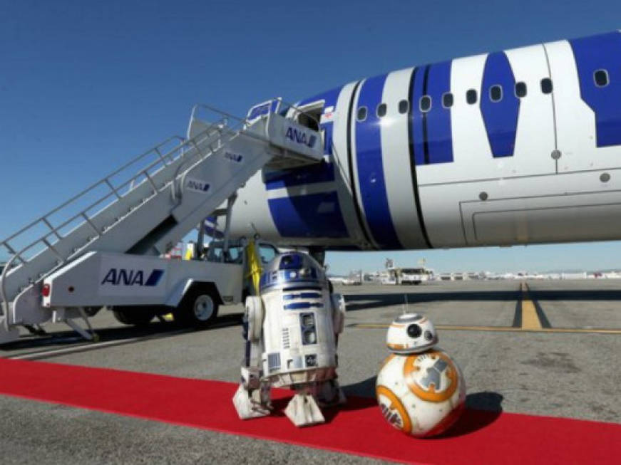 Il giorno di Star Wars: il cast in volo con il B787 R2-D2 di All Nippon