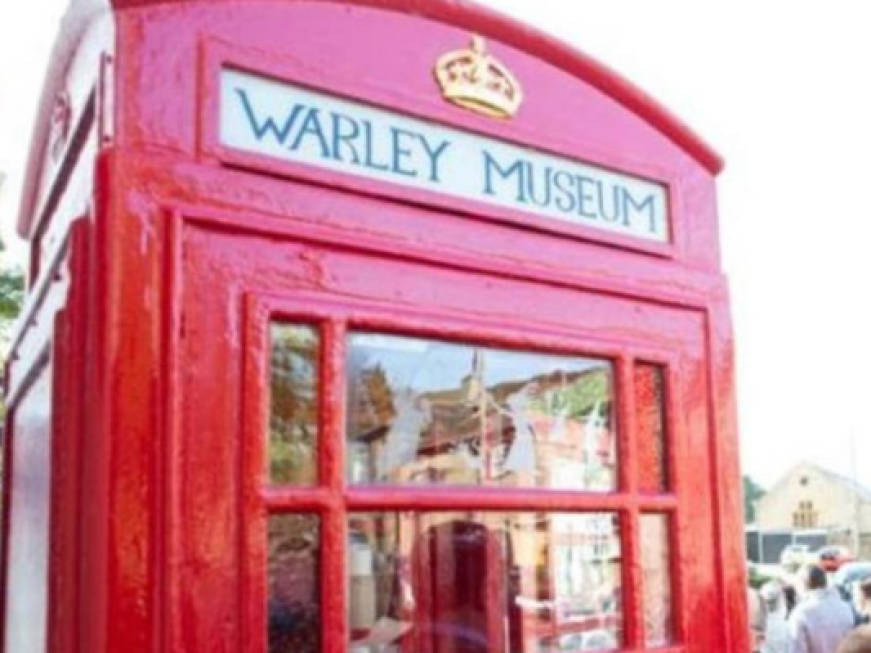 Il museo più piccolo del mondo è in una cabina del telefono
