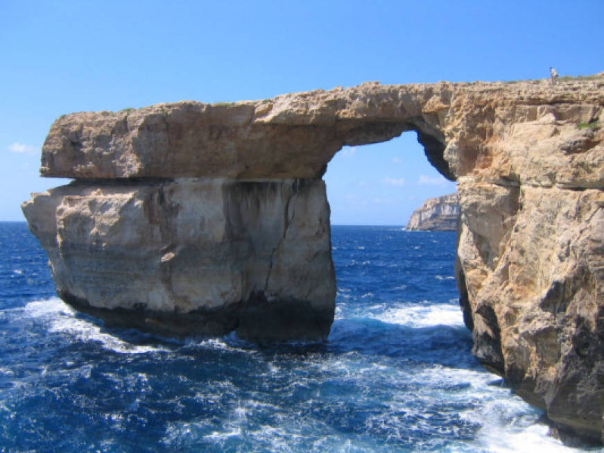 Malta dice addio alla sua attrazione turistica: crolla in mare Azure Window