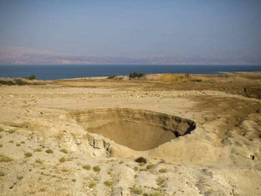 Il Mar Morto sta scomparendo, le immagini del fenomeno
