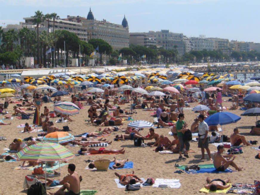 Cannes, arriva il divieto di borse e zaini per i turisti in spiaggia