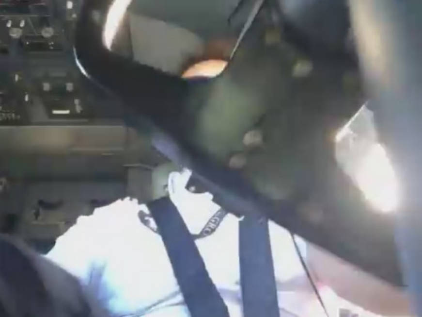Atterraggio in condizioni estreme: il video-selfie del pilota del B737