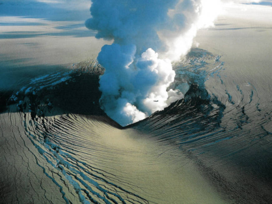 Vulcano in IslandaInizia l'eruzione