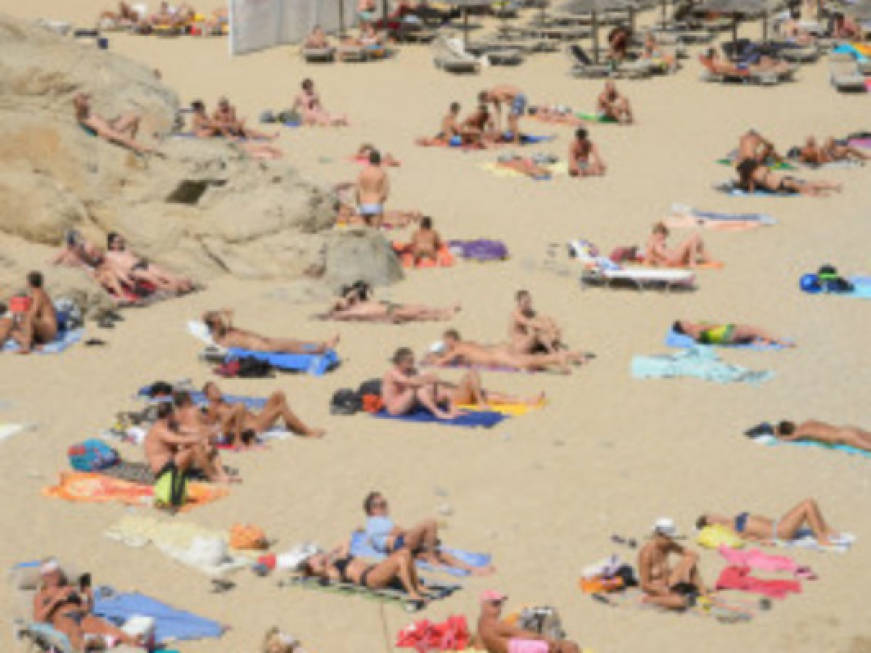 Fiumicino apre la spiaggia per nudisti