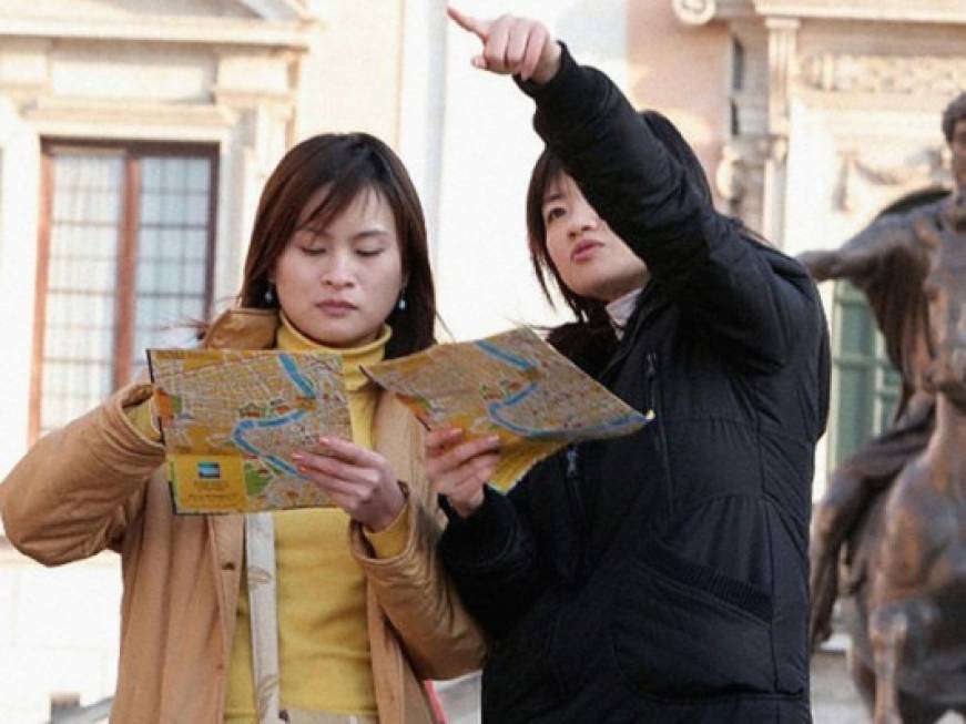GlobalBlue: i turisti cinesi tornano a spendere in Italia, acquisti in aumento del 4%