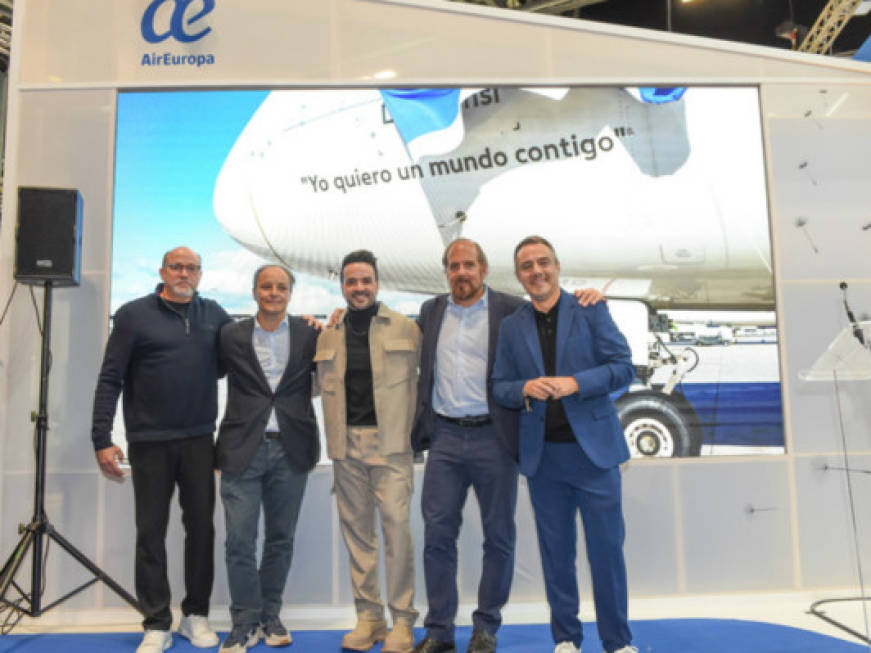 Air Europa dedica un Dreamliner a Luis Fonsi