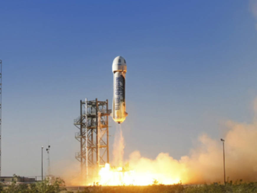 Turismo spaziale, la corsa continua Blue Origin lancia New Shepard