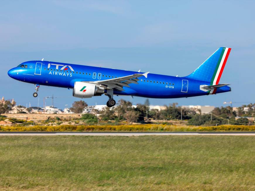 Ita Airways sospende il primo volo Brindisi-Milano, scatta la polemica