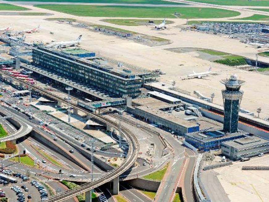 Francia: piano da 8,2 miliardi di euro per gli aeroporti di Parigi