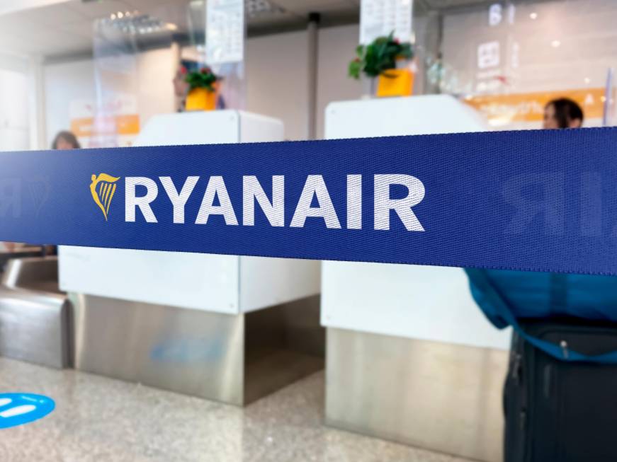 Ryanair anticipa la chiusura di check-in e bag drop