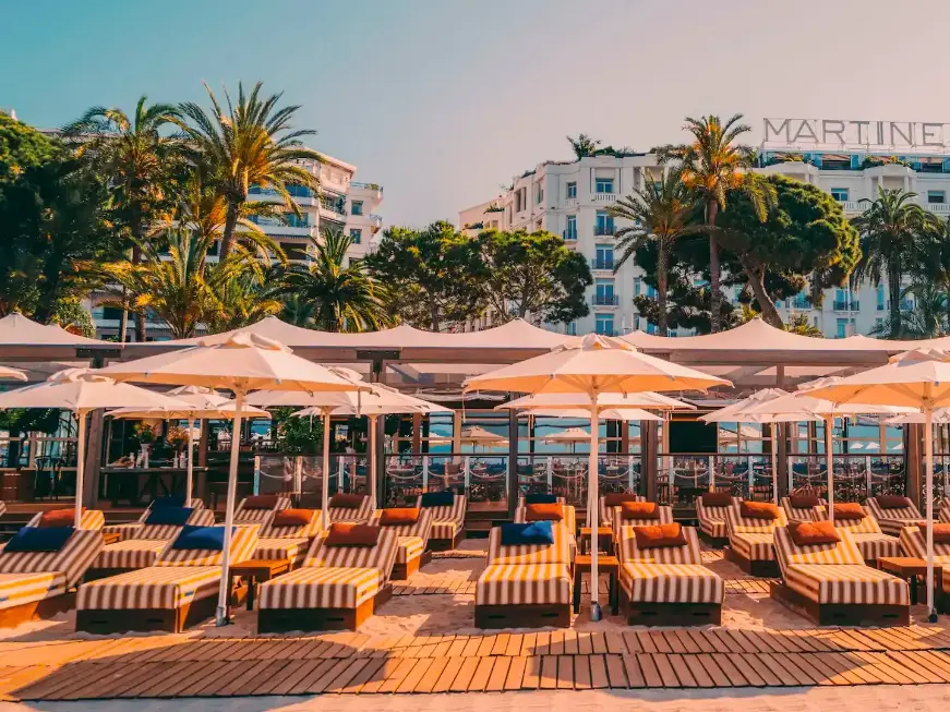 The White Lotus 4 ha come protagonisti due iconici hotel francesi