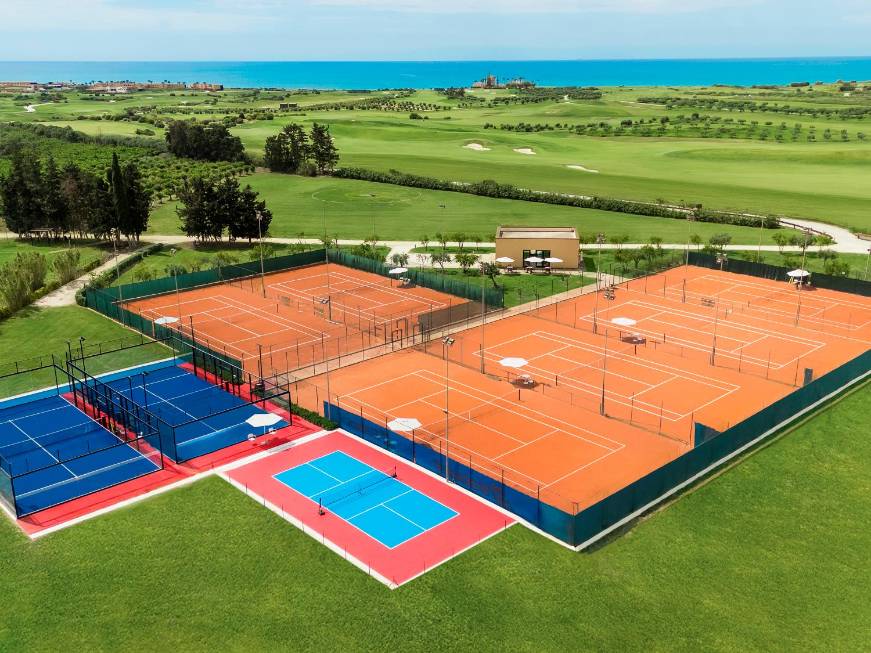 Tennis mania grazie ai trionfi di Sinner, i resort per gli amanti della racchetta