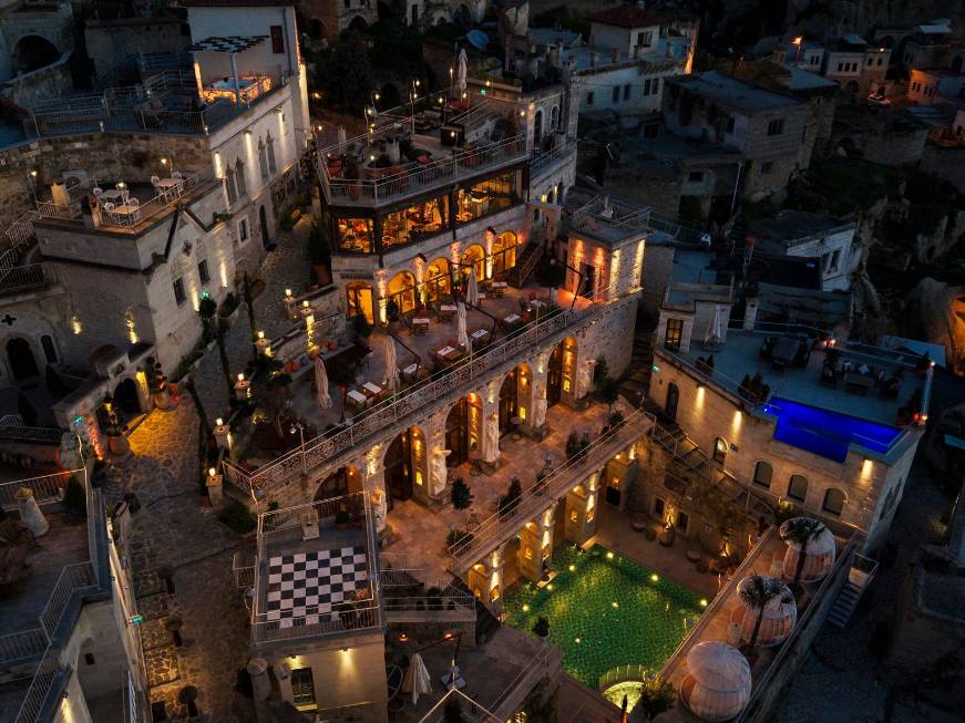 Hilton apre in Turchia il suo primo cave hotel: l’Elika Cave Suites Cappadocia