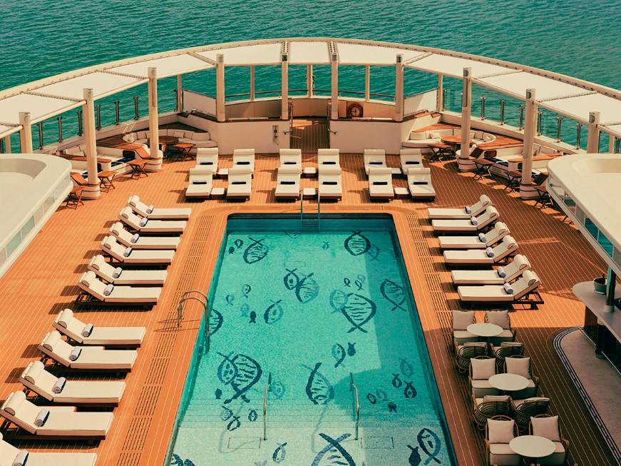 DebuttaFour Seasons I,lusso sul mare