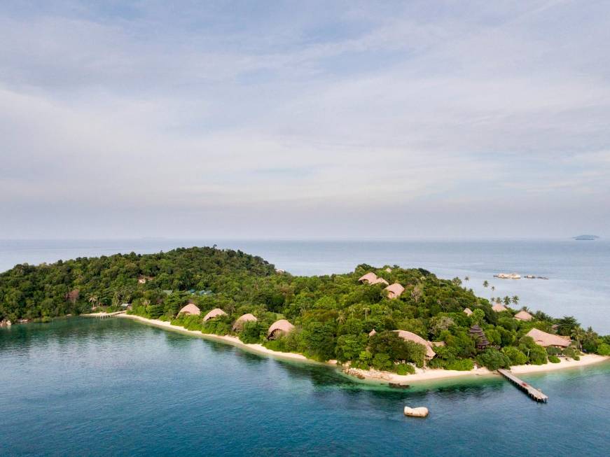 Alla scoperta di Cempedak, isola privata per il lusso sostenibile in Indonesia. La gallery