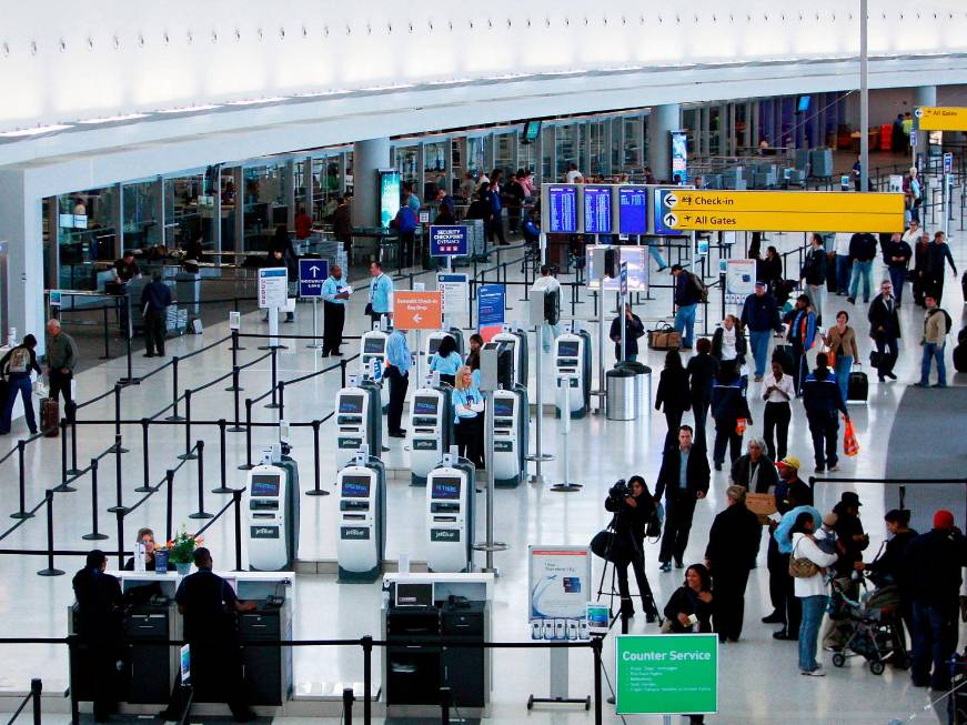 Shutdown negli Usa: crescono i timori di un collasso nel trasporto aereo