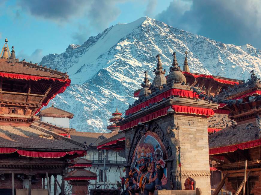 Nepal nel caos: scontri in piazza e aeroporto chiuso. Le indicazioni della Farnesina