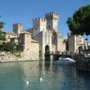 Il Comune di Sirmione vieta l'ingresso in bicicletta nel centro storico ai turisti