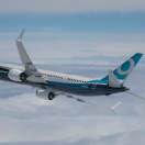 Il caso B737 Max pesa ancora sui conti Boeing, utili dimezzati