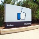 Facebook sfida Amazon: nasce il negozio social