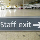 Il Terminal 1 di Heathrow va all’asta: in vendita cartelli, nastri bagagli e arredi