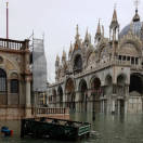 Acqua alta a Venezia, via alle richieste di rimborso per le imprese danneggiate