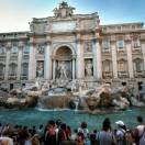 Roma, le monete lanciate nella Fontana di Trevi nelle casse del Comune