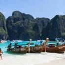 The Beach di Di Caprio chiude: Maya Bay 4 mesi senza turisti per salvarsi