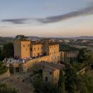 Al via il rebranding di Castelfalfi: un Pegaso cavallo etrusco è il nuovo marchio