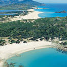 Sardegna, fermati turisti con 40 chili di sabbia nel bagagliaio