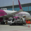 Wizz Air: “Possibili cancellazioni per verifiche ai motori”