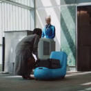 Klm lancia Care-E, il robot portavaligie che ricorda Wall-E: il video