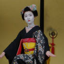 Giappone, multe a Kyoto per i turisti che fotografano le geishe