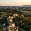 Riapre il Toscana Resort Castelfalfi, tra outdoor e benessere
