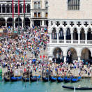 Venezia come un villaggio turistico, i posti letto superano i residenti
