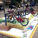 Gattinoni lancia i Super Summer Days ‘firmando’ le bici di Milano