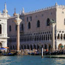 Venezia, l’onda lunga dell’acqua alta: arrivano le disdette